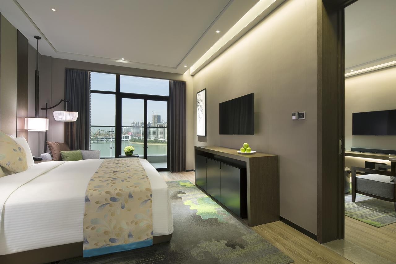 Отель Wanda Realm Hefei Chaohu Экстерьер фото