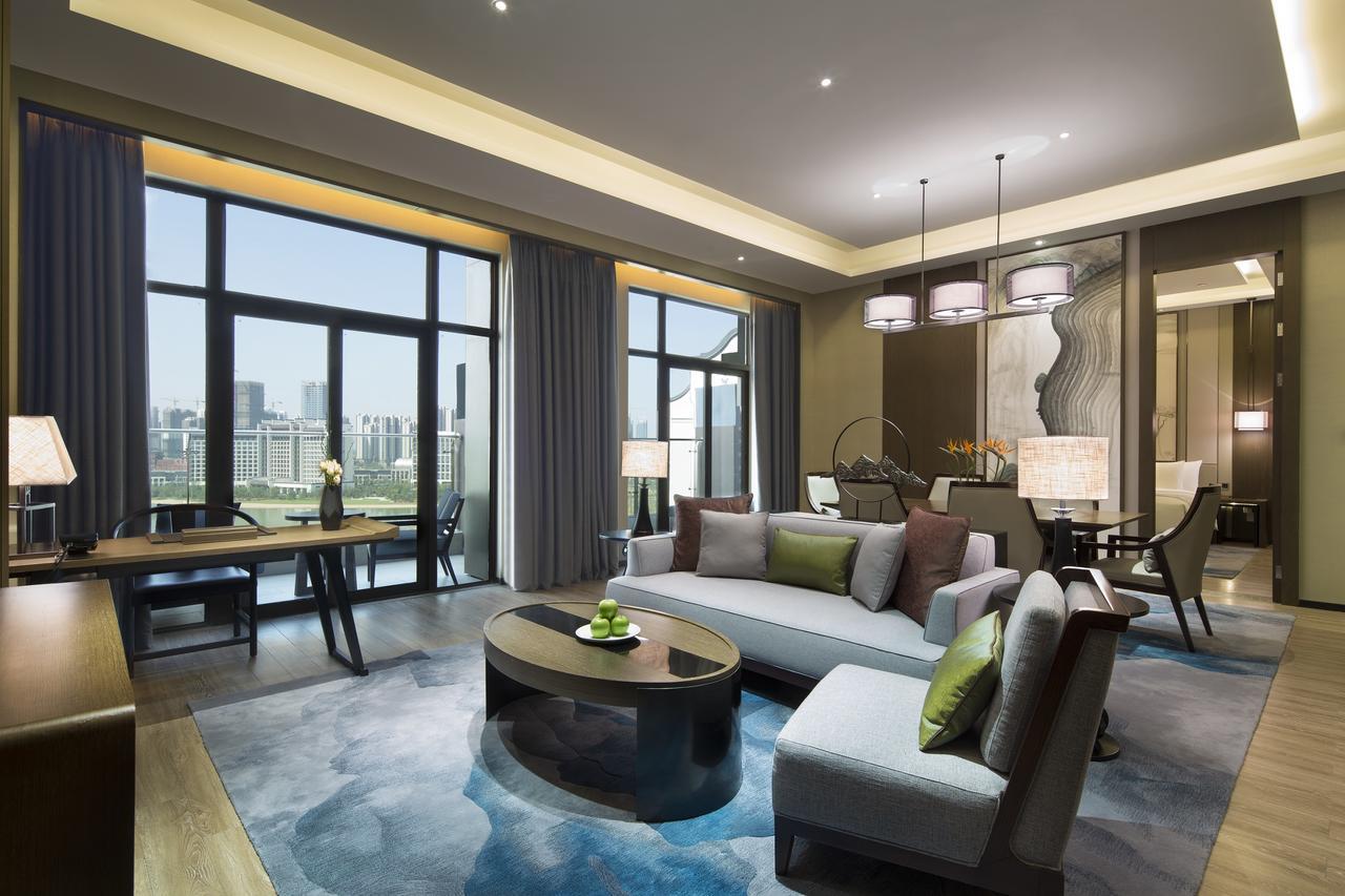 Отель Wanda Realm Hefei Chaohu Экстерьер фото